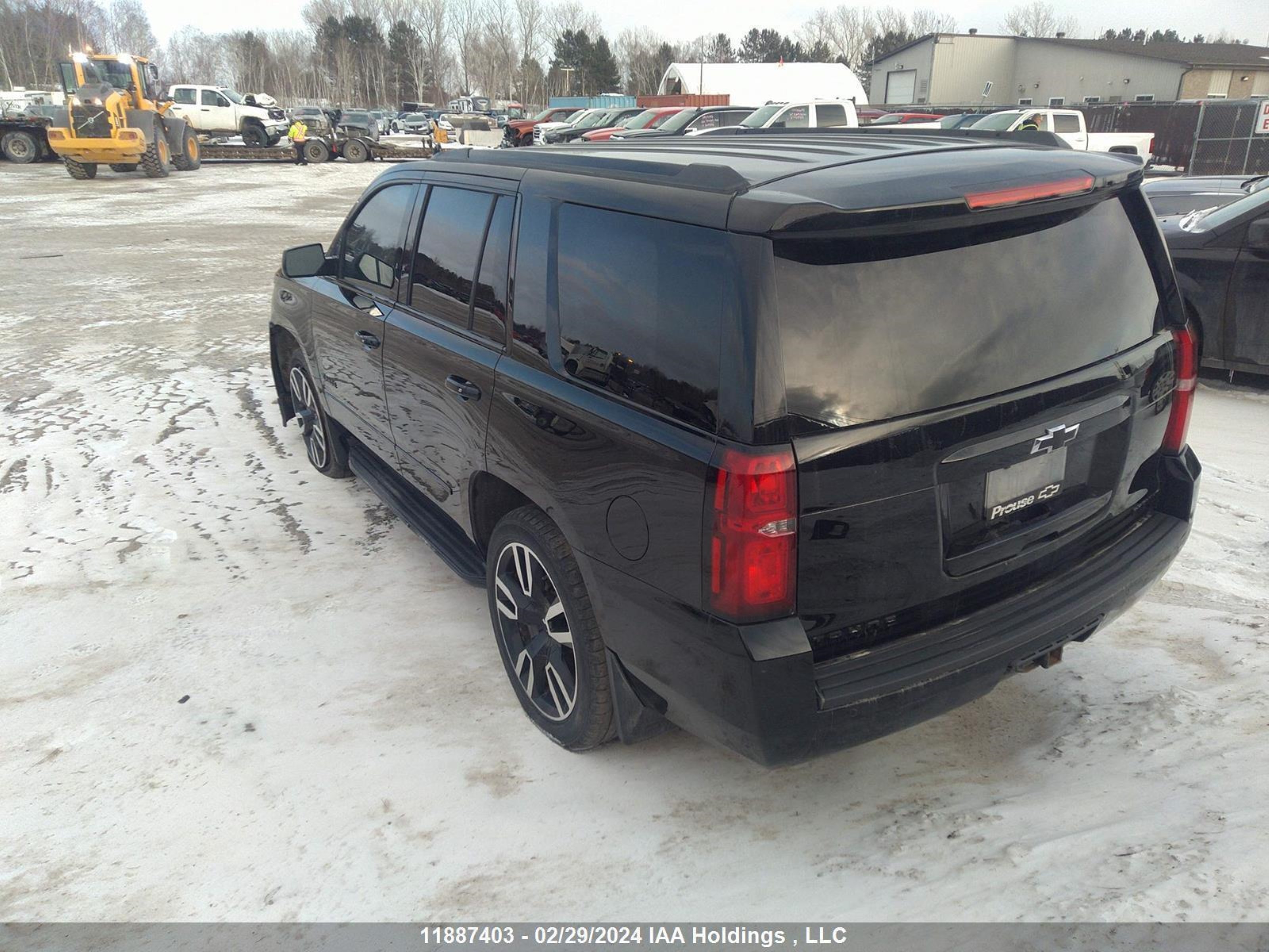 Photo 2 VIN: 1GNSKCKJ4KR120139 - CHEVROLET TAHOE 