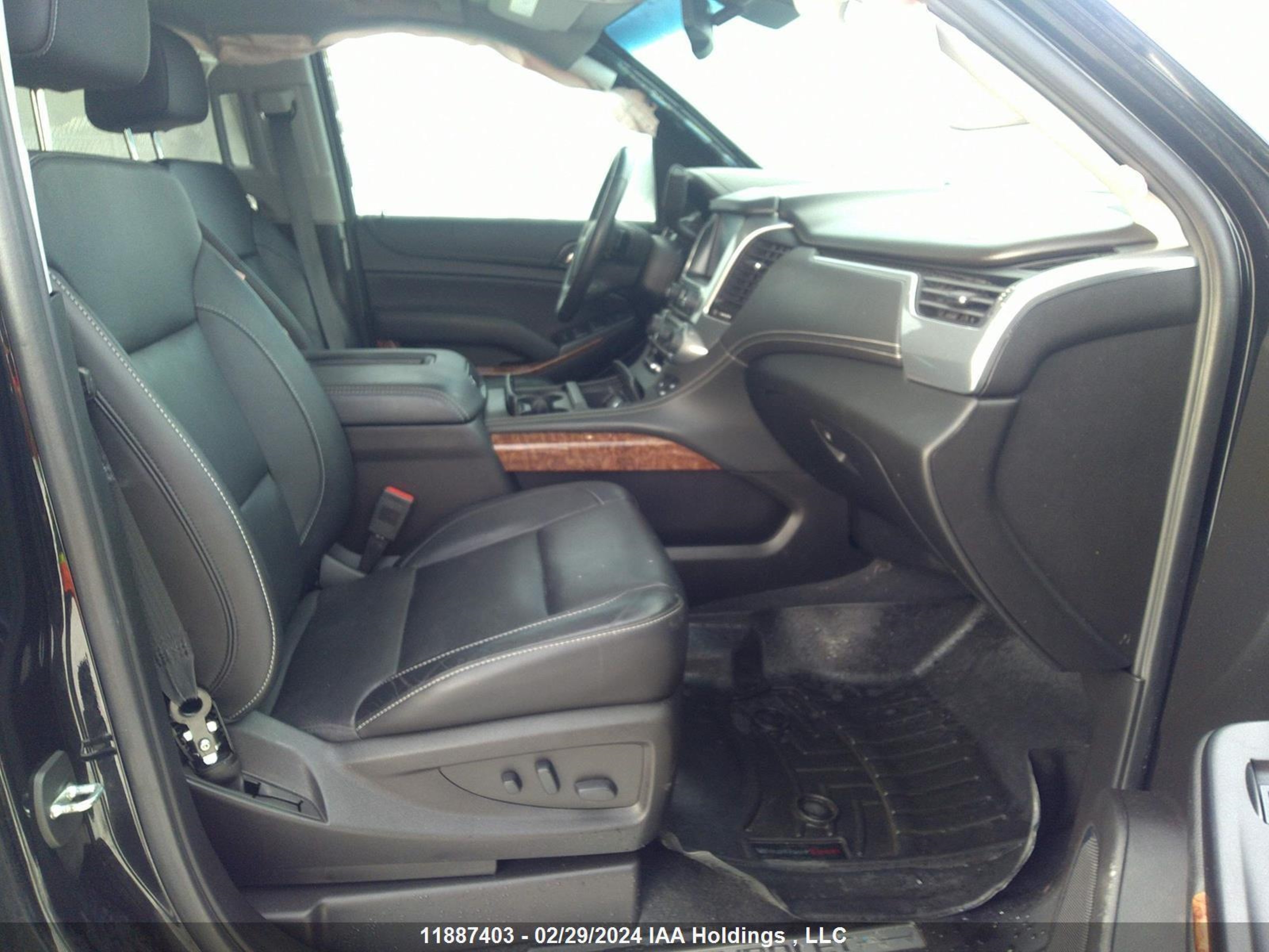 Photo 4 VIN: 1GNSKCKJ4KR120139 - CHEVROLET TAHOE 