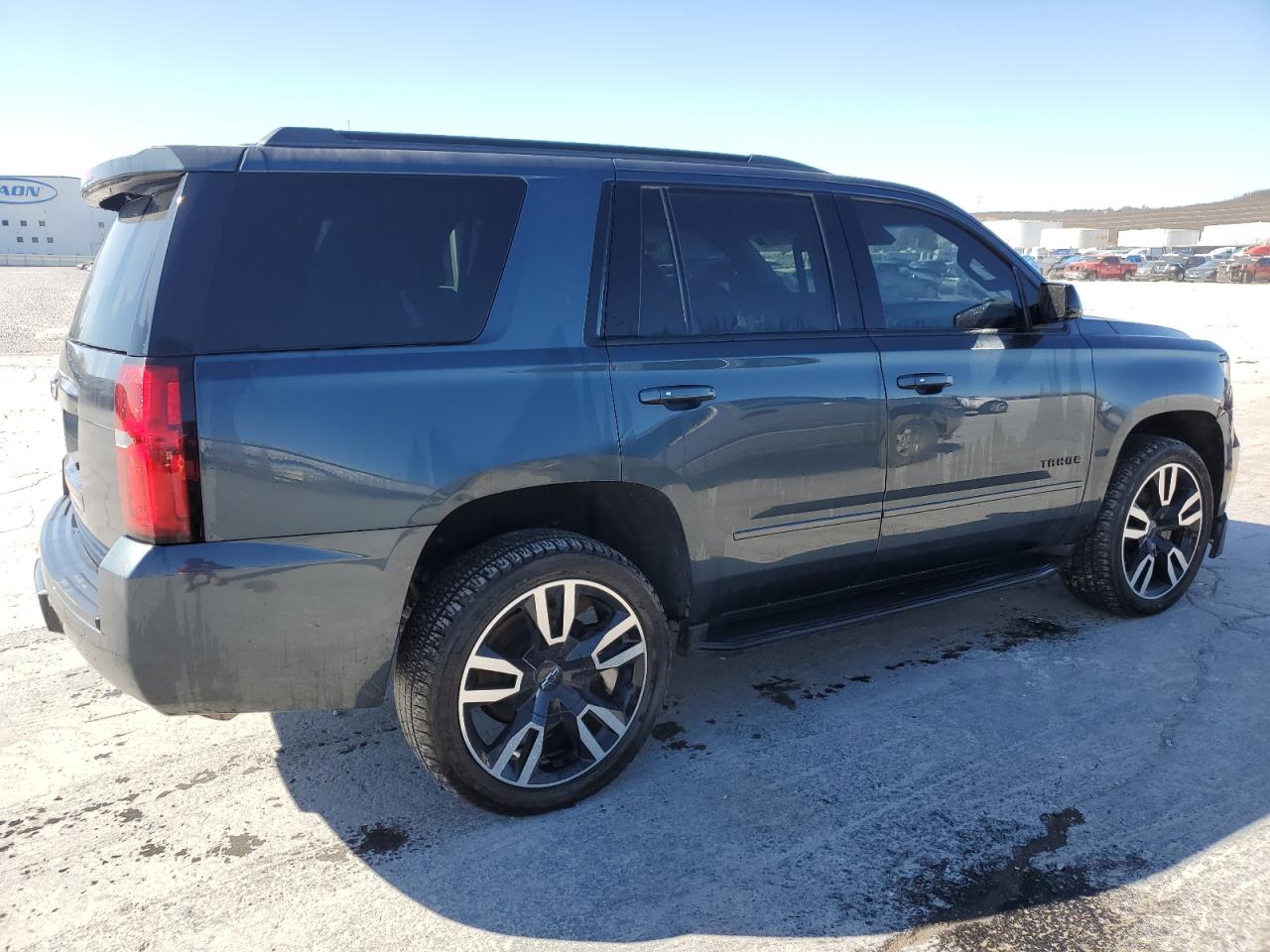 Photo 2 VIN: 1GNSKCKJ8KR187214 - CHEVROLET TAHOE 