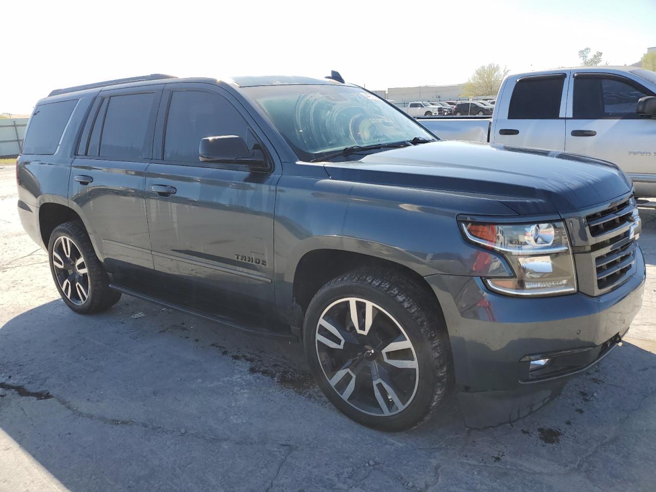 Photo 3 VIN: 1GNSKCKJ8KR187214 - CHEVROLET TAHOE 