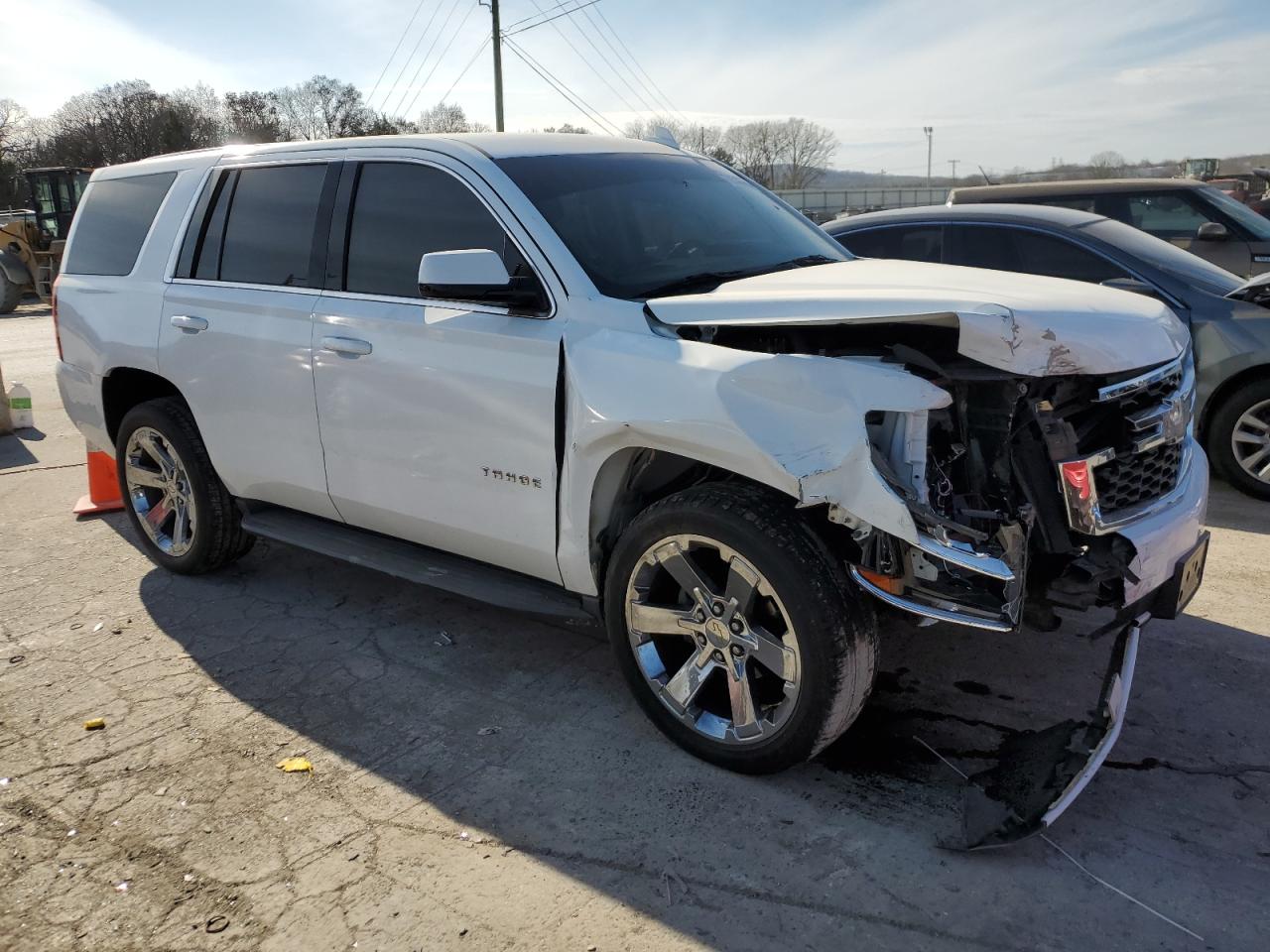 Photo 3 VIN: 1GNSKDEC1JR236626 - CHEVROLET TAHOE 