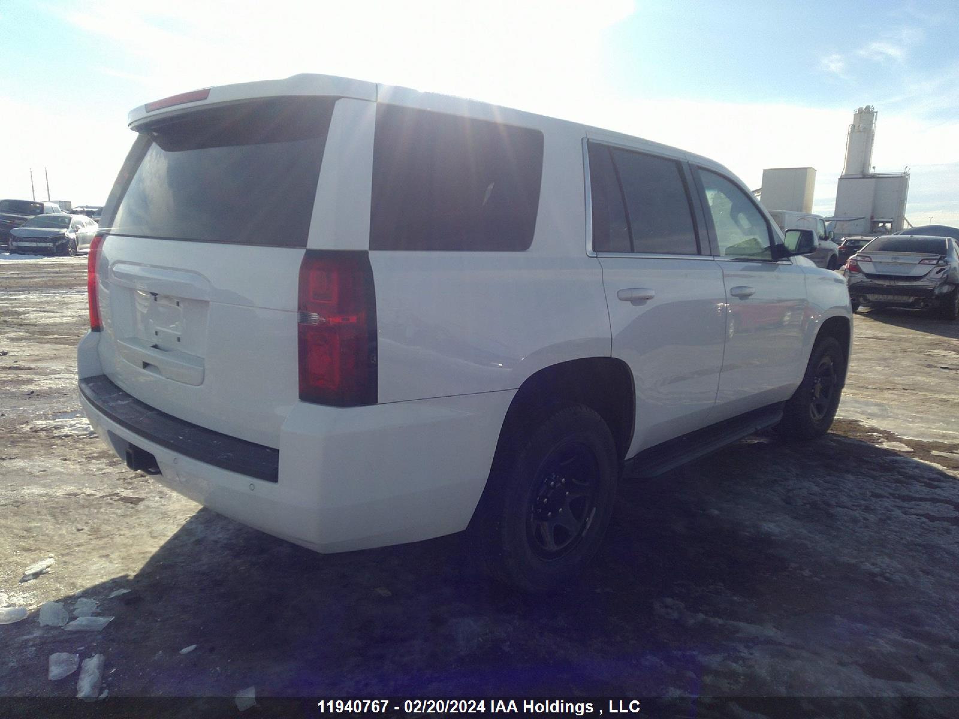 Photo 3 VIN: 1GNSKDEC5GR431573 - CHEVROLET TAHOE 