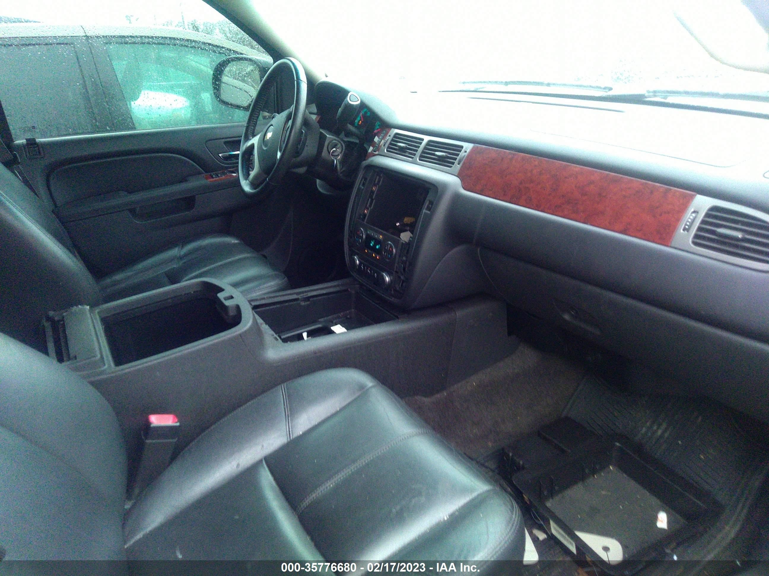 Photo 4 VIN: 1GNSKDEJ1DR352525 - CHEVROLET TAHOE 