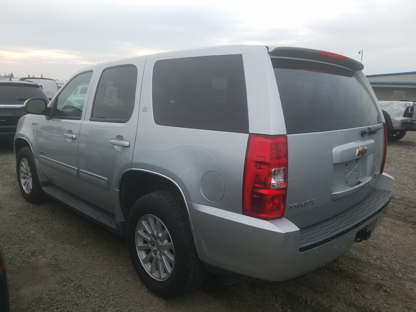 Photo 2 VIN: 1GNSKDFJ1BR280446 - CHEVROLET TAHOE HYBR 