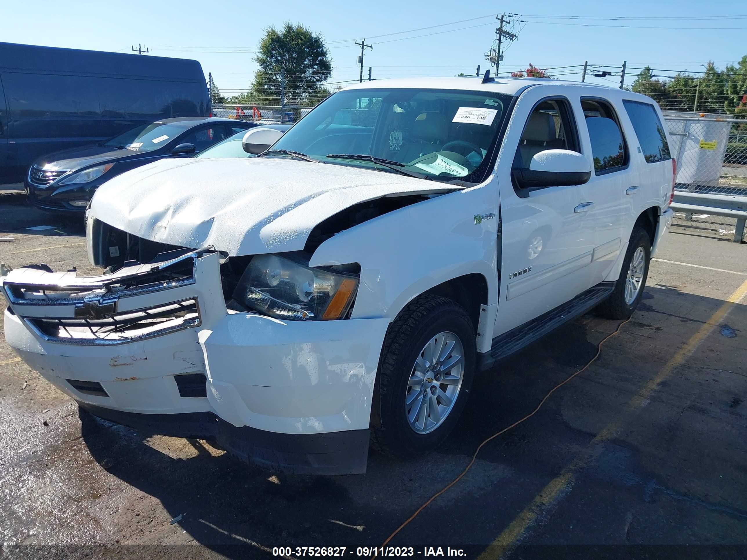 Photo 1 VIN: 1GNSKDFJ2BR159859 - CHEVROLET TAHOE 