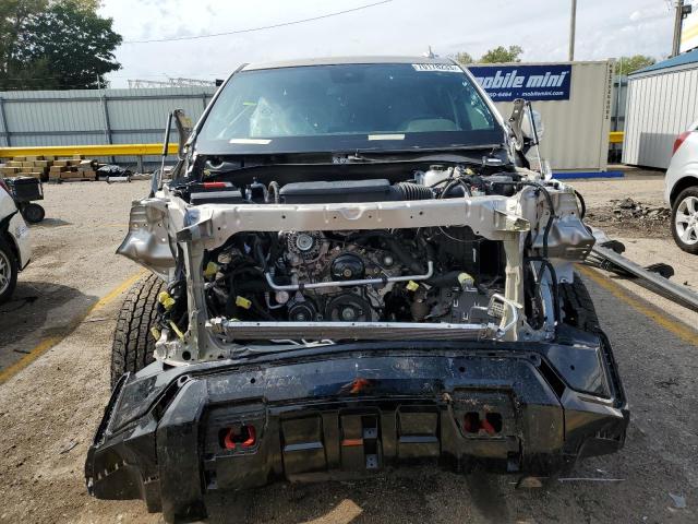 Photo 4 VIN: 1GNSKDKD3PR411867 - CHEVROLET SUBURBAN 