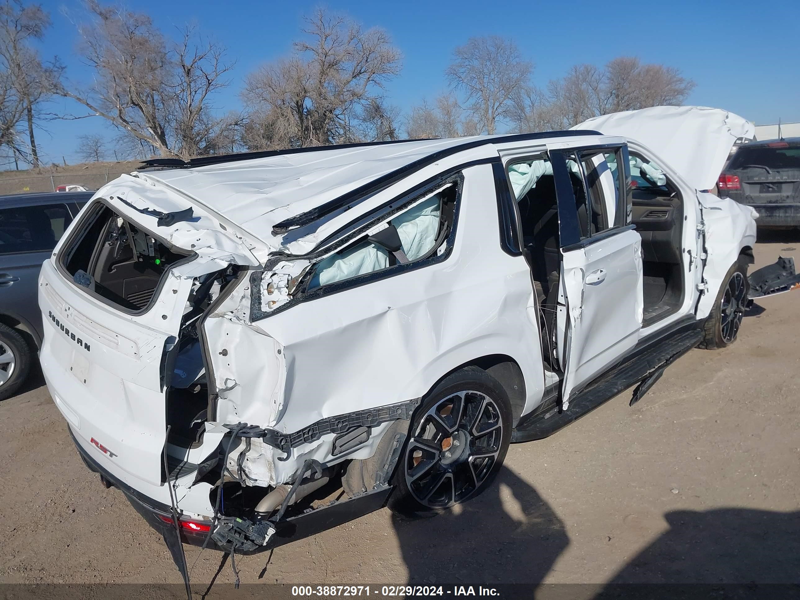 Photo 3 VIN: 1GNSKEKD5MR171223 - CHEVROLET SUBURBAN 