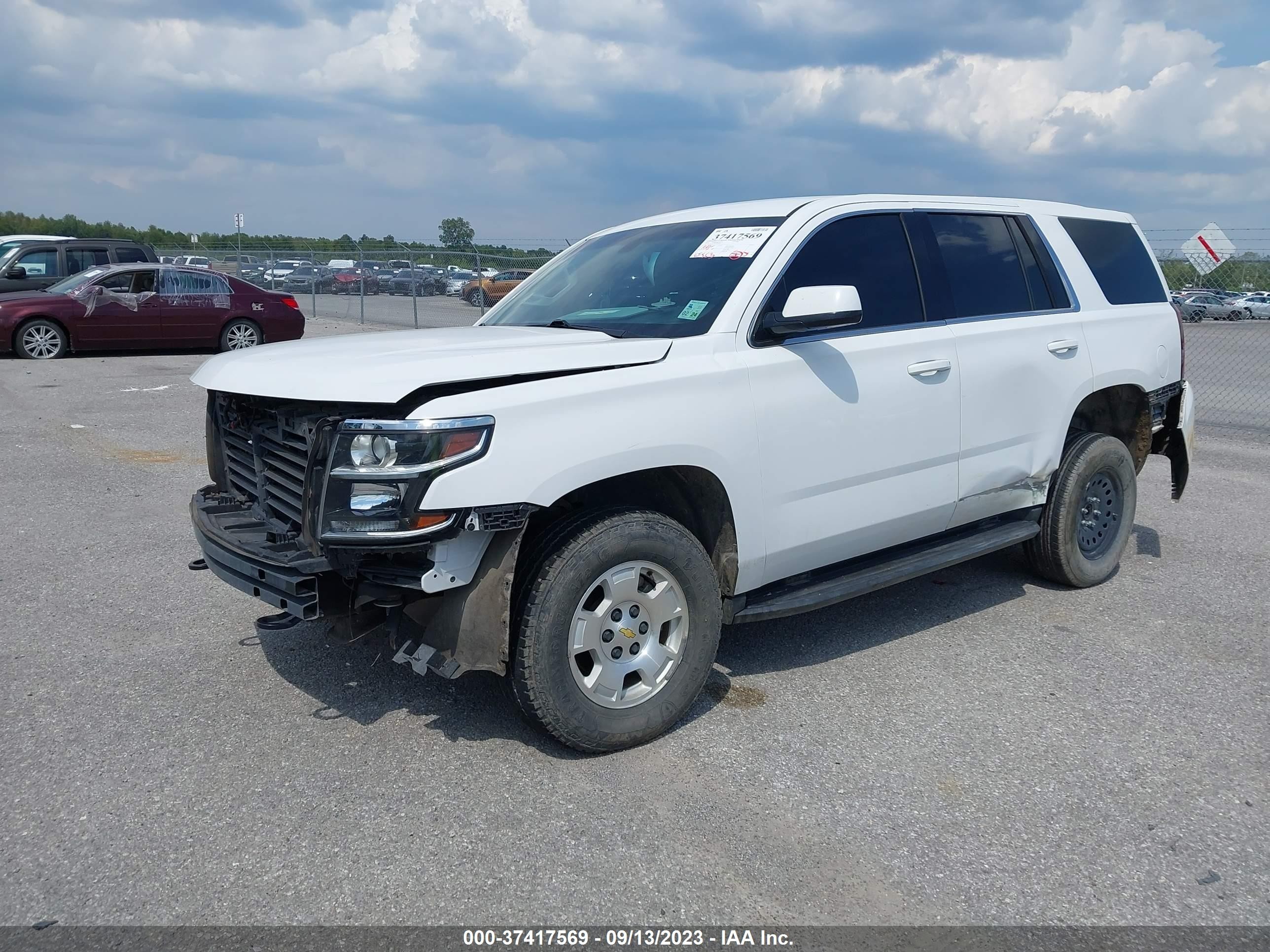 Photo 1 VIN: 1GNSKFECXKR199038 - CHEVROLET TAHOE 