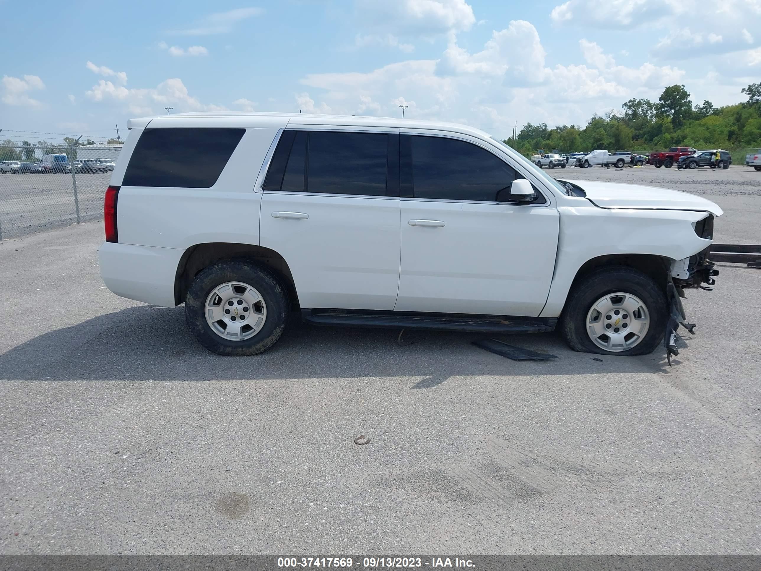 Photo 12 VIN: 1GNSKFECXKR199038 - CHEVROLET TAHOE 