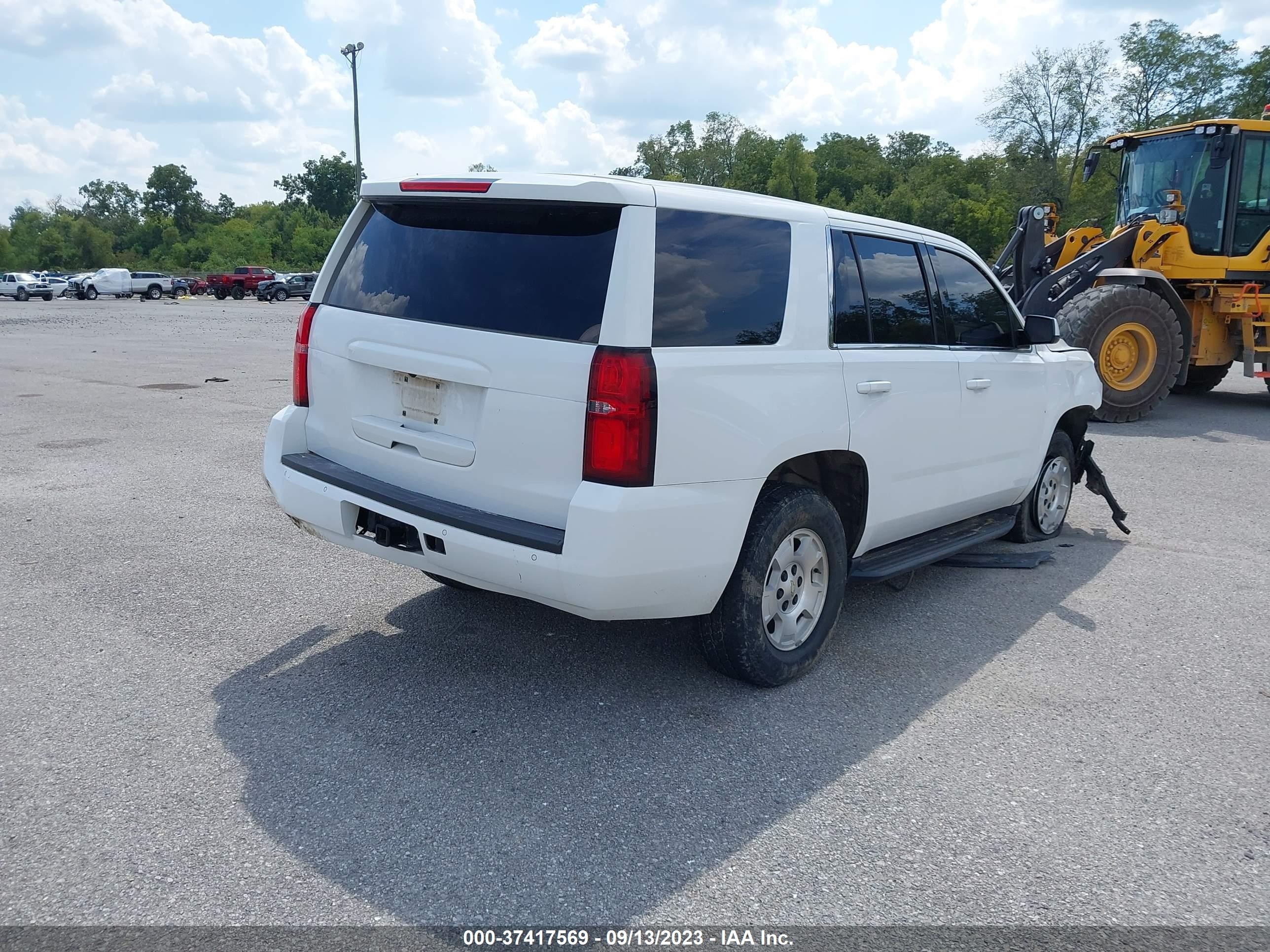 Photo 3 VIN: 1GNSKFECXKR199038 - CHEVROLET TAHOE 