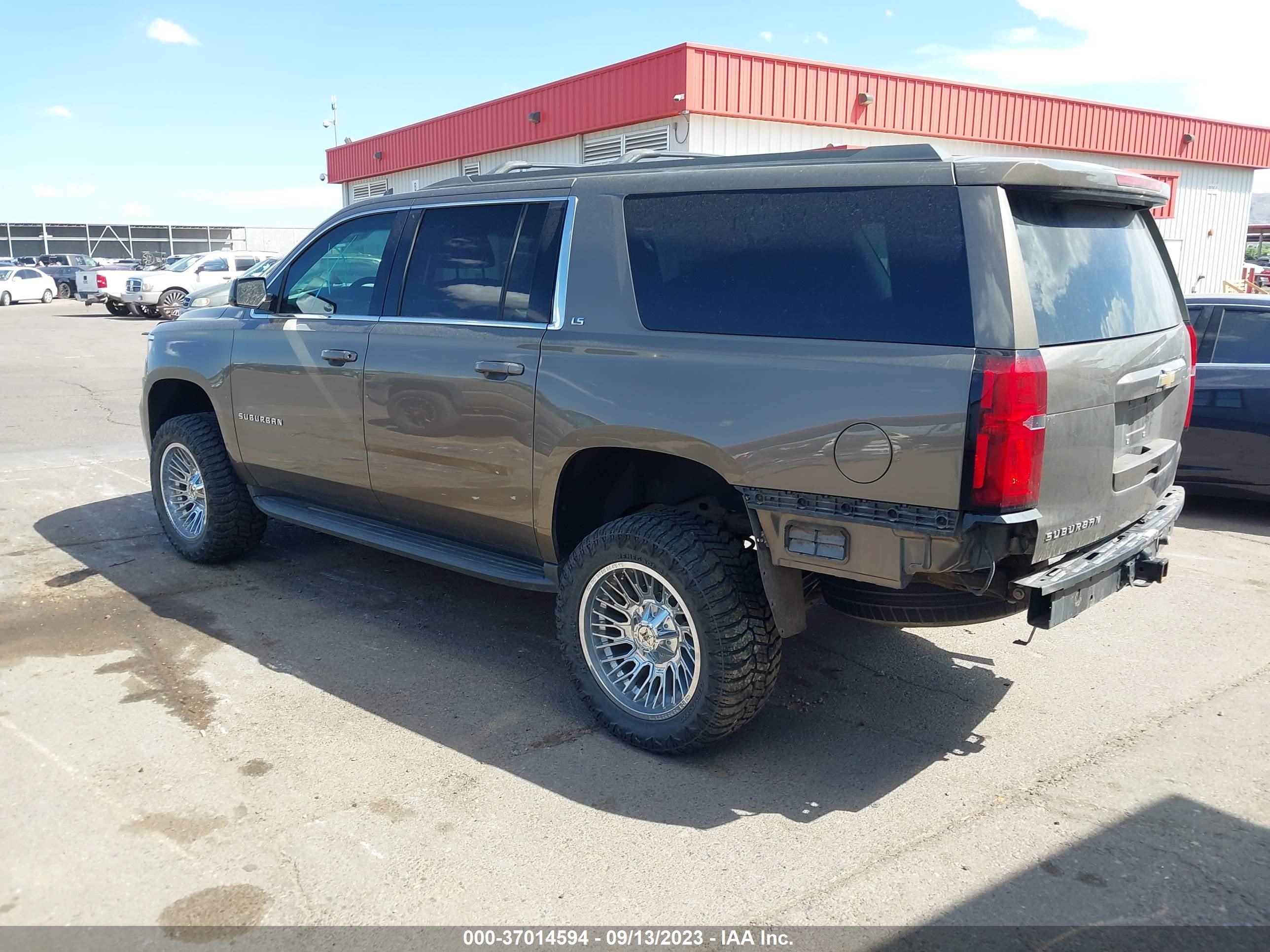 Photo 13 VIN: 1GNSKGEC1GR425156 - CHEVROLET SUBURBAN 