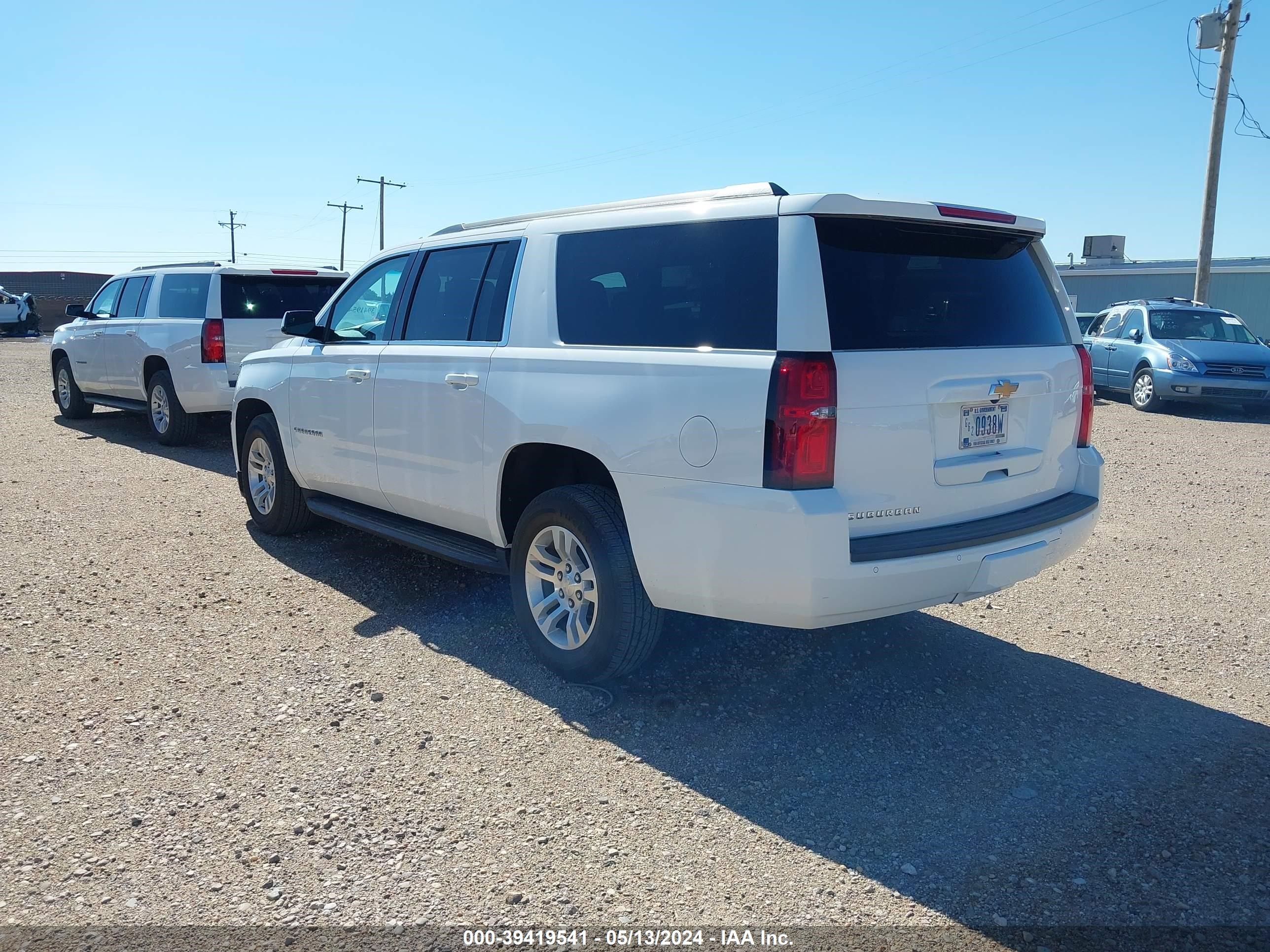 Photo 2 VIN: 1GNSKGKC0KR330469 - CHEVROLET SUBURBAN 