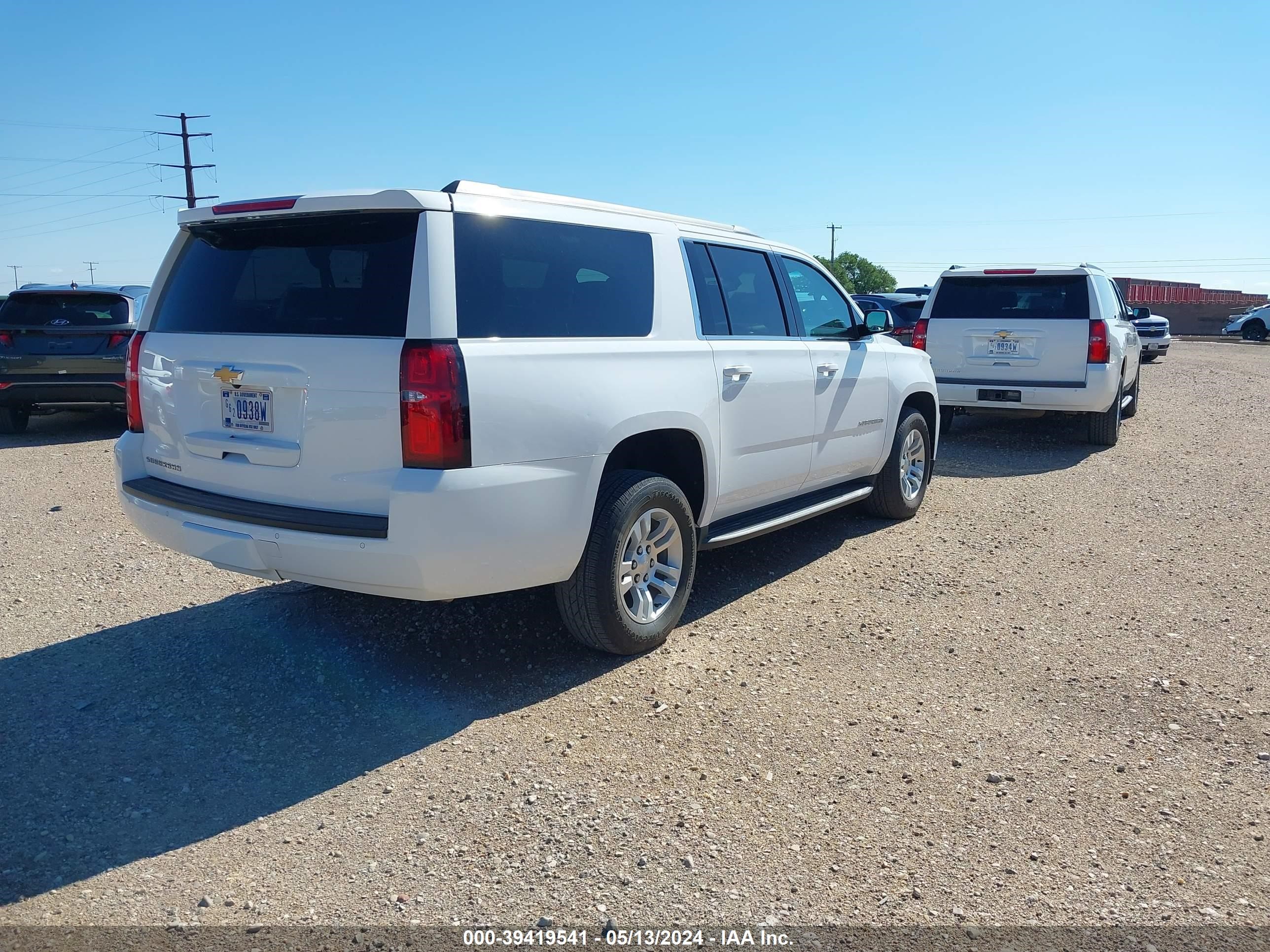 Photo 3 VIN: 1GNSKGKC0KR330469 - CHEVROLET SUBURBAN 