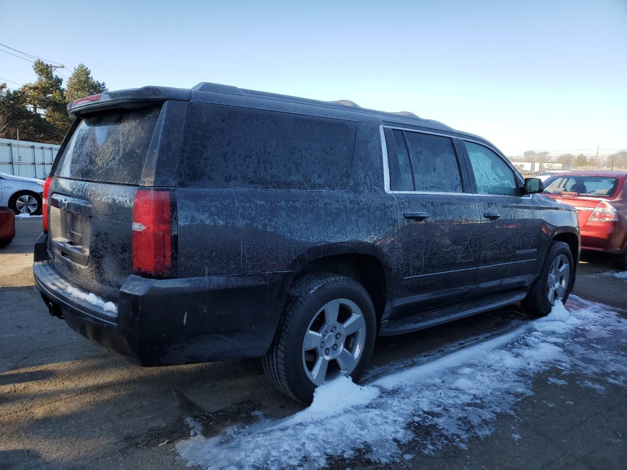 Photo 2 VIN: 1GNSKGKC4JR266709 - CHEVROLET SUBURBAN 