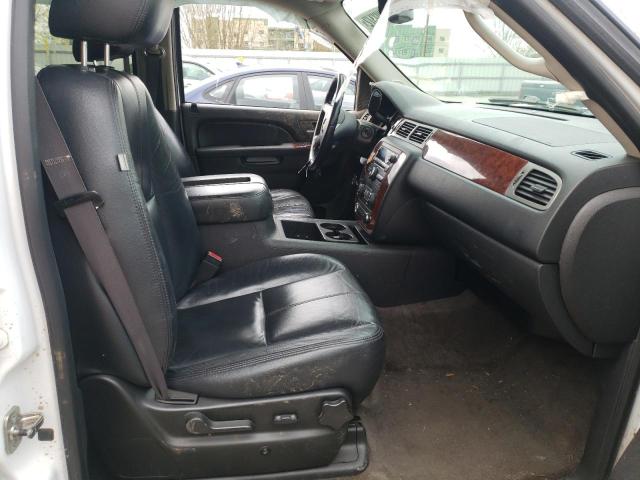 Photo 4 VIN: 1GNSKHE31BR279341 - CHEVROLET SUBURBAN K 