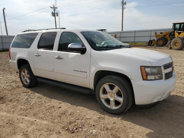 Photo 3 VIN: 1GNSKHE31BR320261 - CHEVROLET SUBURBAN 