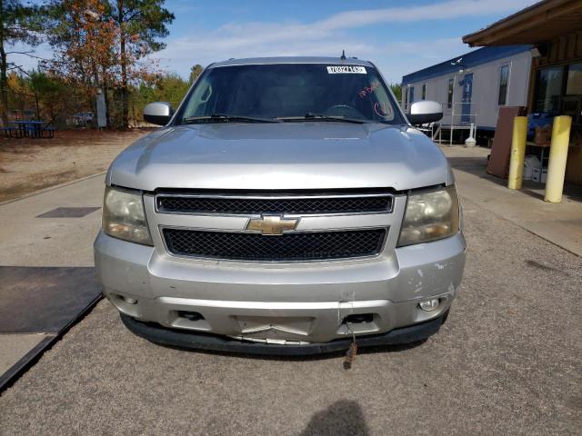 Photo 4 VIN: 1GNSKHE32BR200565 - CHEVROLET SUBURBAN 