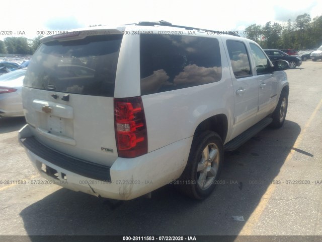 Photo 3 VIN: 1GNSKHE34BR164779 - CHEVROLET SUBURBAN 