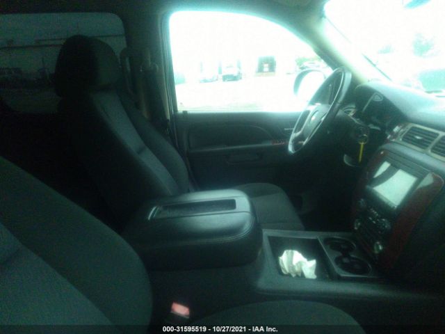 Photo 4 VIN: 1GNSKHE34BR177189 - CHEVROLET SUBURBAN 