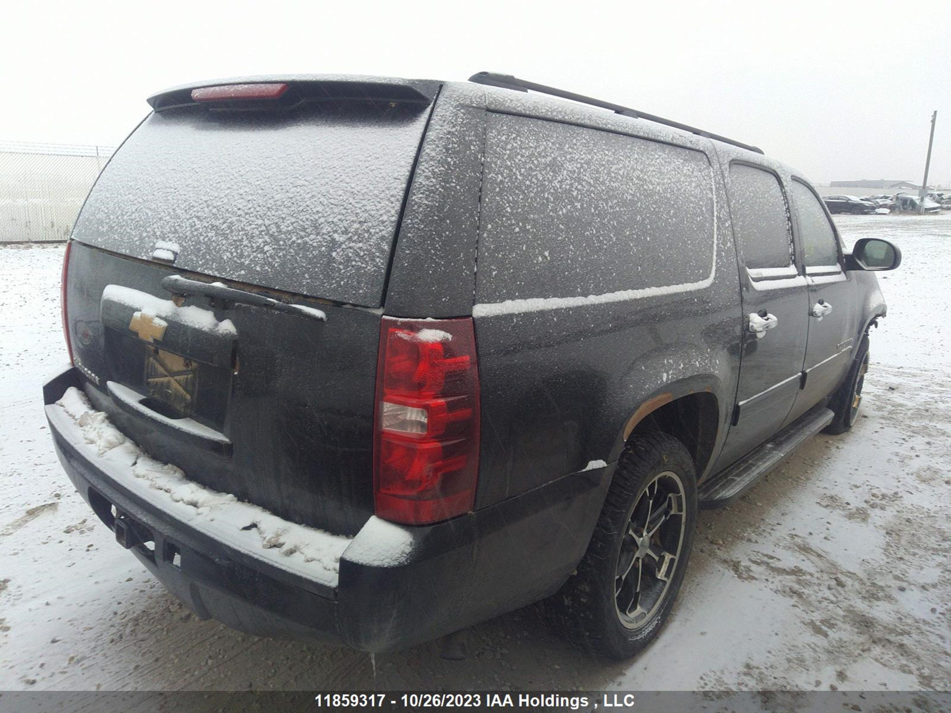 Photo 3 VIN: 1GNSKHE73DR170725 - CHEVROLET SUBURBAN 