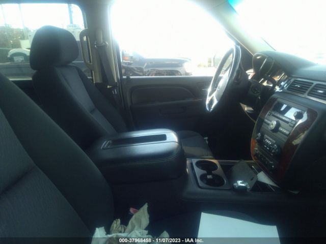 Photo 4 VIN: 1GNSKHE79CR139011 - CHEVROLET SUBURBAN 1500 