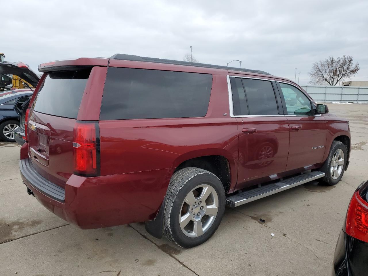 Photo 2 VIN: 1GNSKHKC0GR372167 - CHEVROLET SUBURBAN 