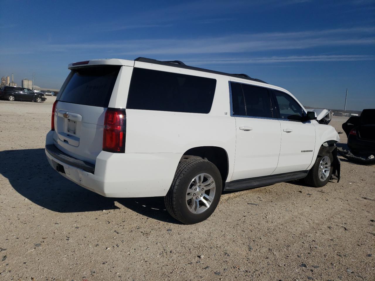 Photo 2 VIN: 1GNSKHKC0JR316642 - CHEVROLET SUBURBAN 