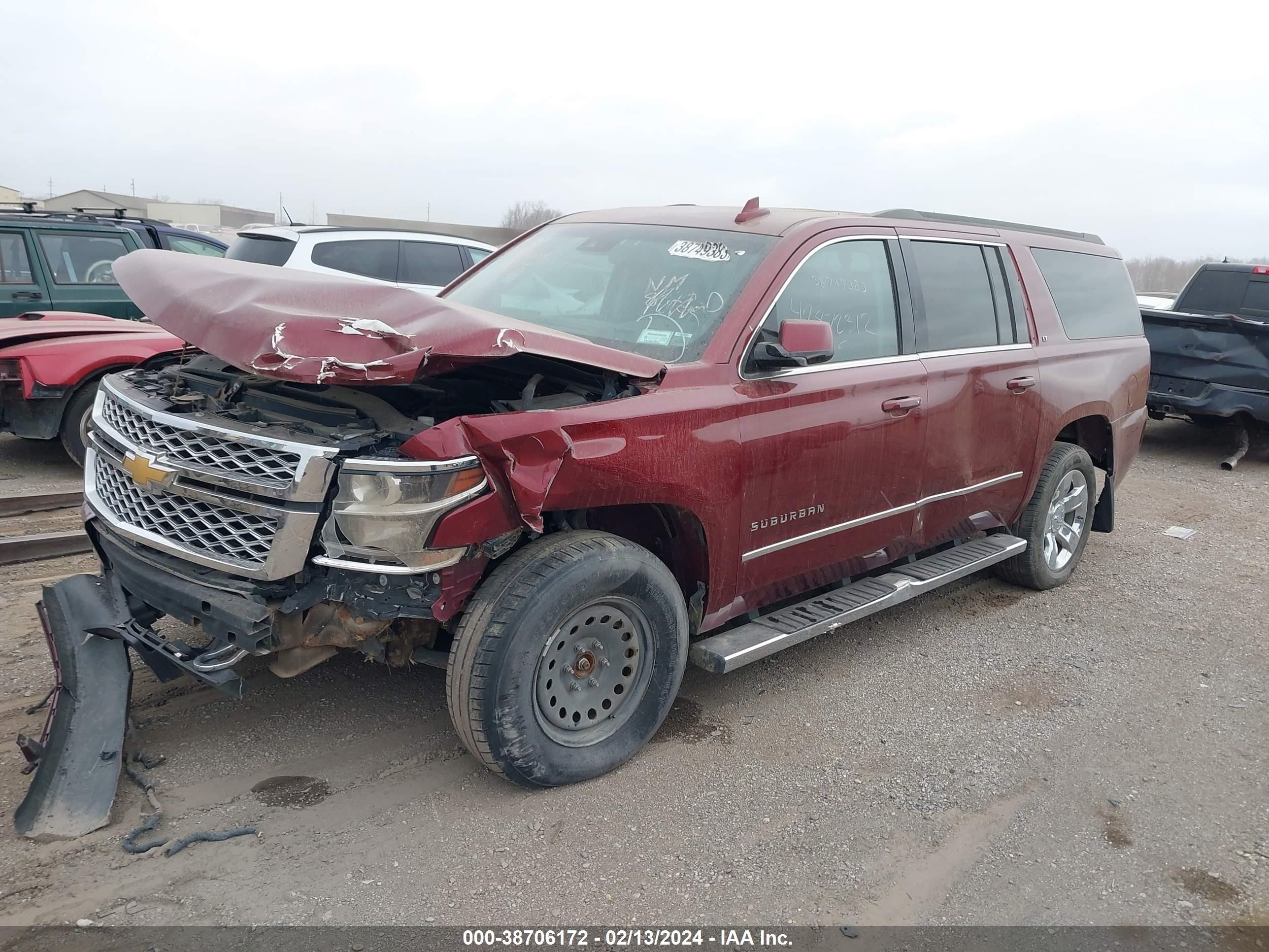 Photo 2 VIN: 1GNSKHKC0JR384732 - CHEVROLET SUBURBAN 