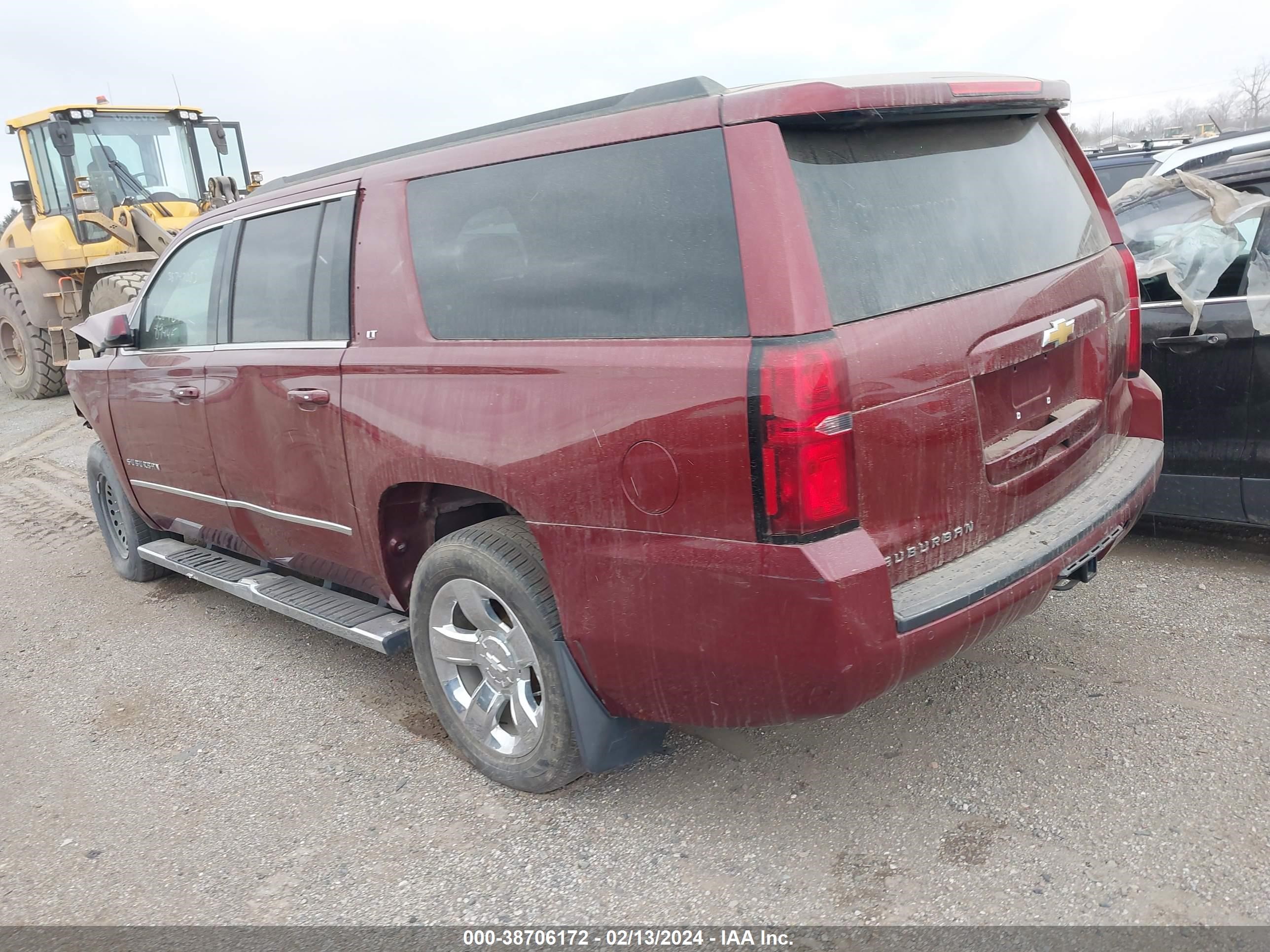 Photo 3 VIN: 1GNSKHKC0JR384732 - CHEVROLET SUBURBAN 