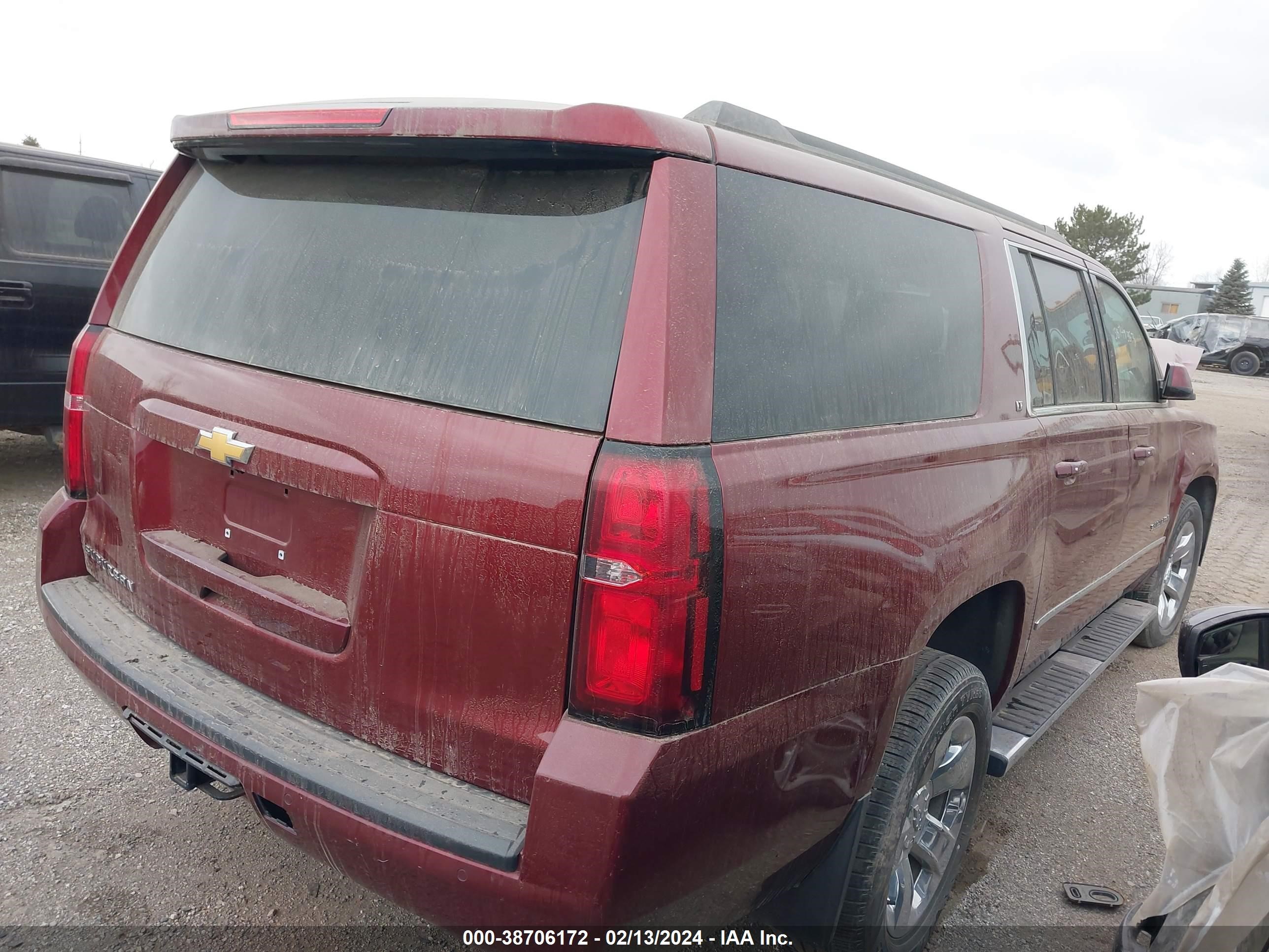 Photo 4 VIN: 1GNSKHKC0JR384732 - CHEVROLET SUBURBAN 