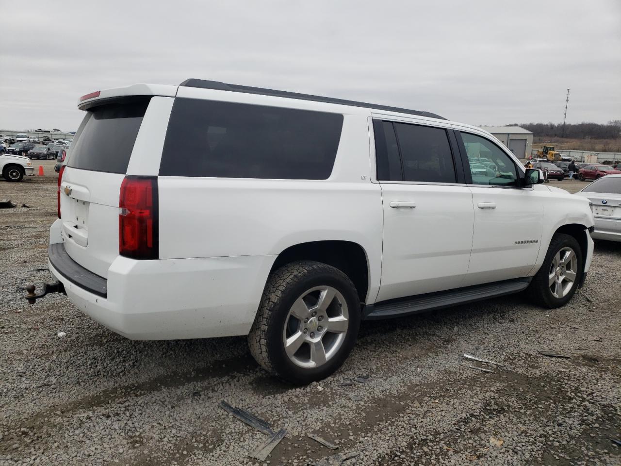 Photo 2 VIN: 1GNSKHKC1GR122825 - CHEVROLET SUBURBAN 