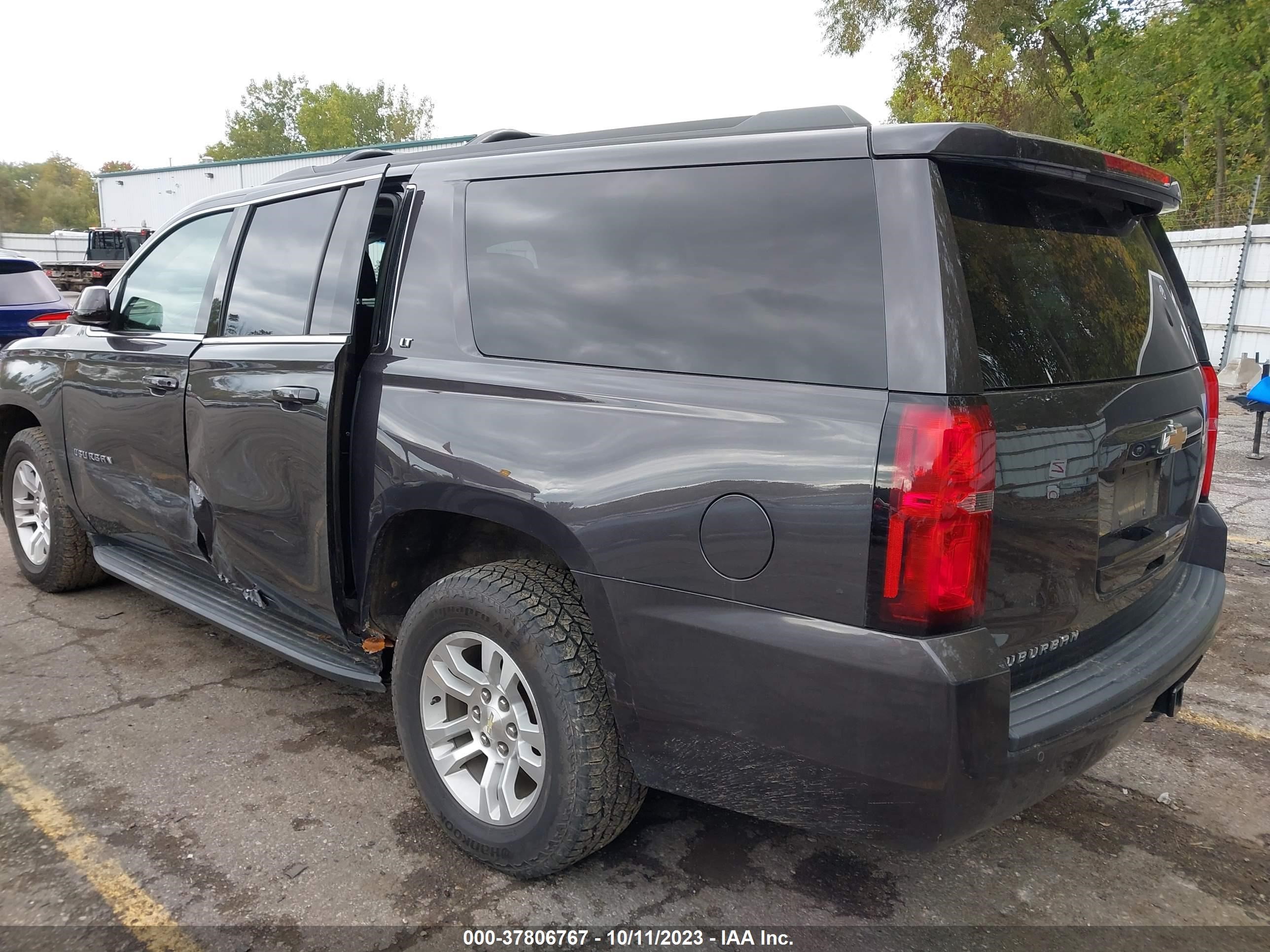 Photo 2 VIN: 1GNSKHKC2GR356326 - CHEVROLET SUBURBAN 