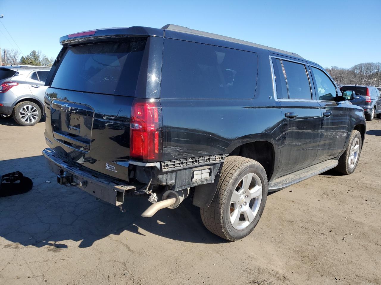 Photo 2 VIN: 1GNSKHKC2JR390841 - CHEVROLET SUBURBAN 