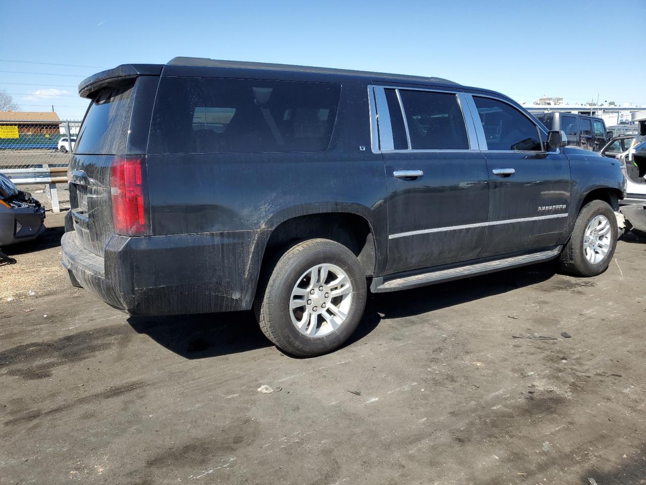 Photo 2 VIN: 1GNSKHKC3HR147565 - CHEVROLET SUBURBAN 