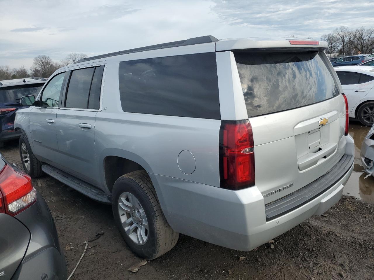 Photo 1 VIN: 1GNSKHKC3JR241175 - CHEVROLET SUBURBAN 