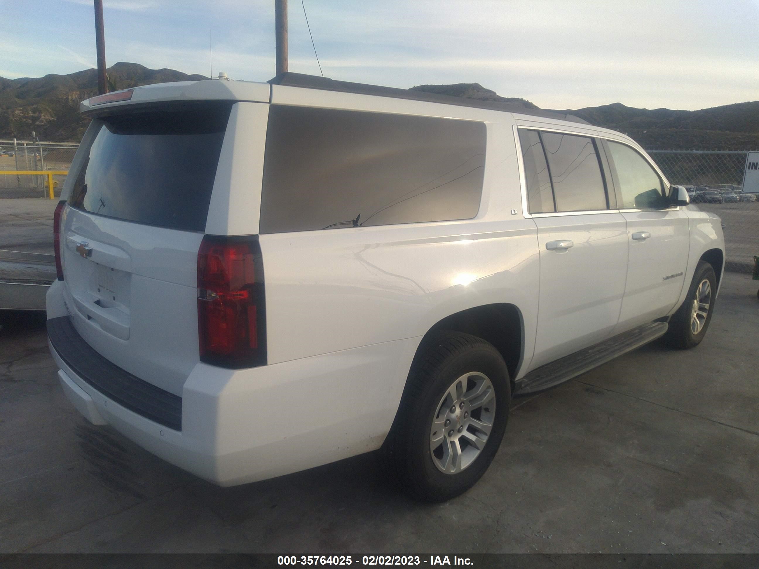 Photo 3 VIN: 1GNSKHKC4LR227580 - CHEVROLET SUBURBAN 