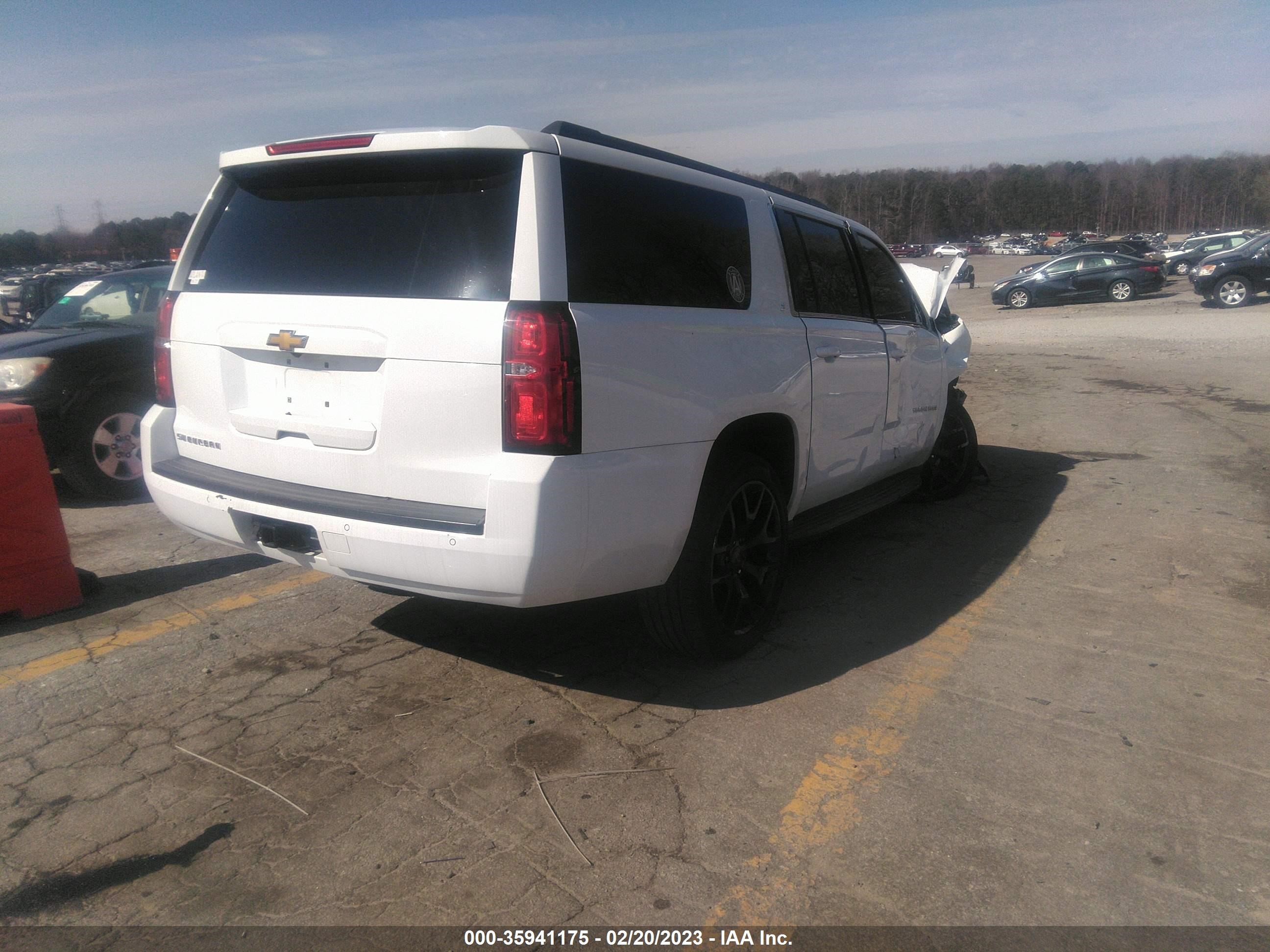 Photo 3 VIN: 1GNSKHKC5HR186254 - CHEVROLET SUBURBAN 