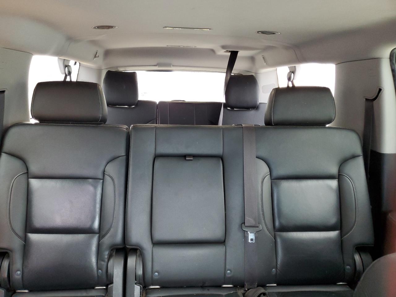 Photo 9 VIN: 1GNSKHKC5KR393010 - CHEVROLET SUBURBAN 