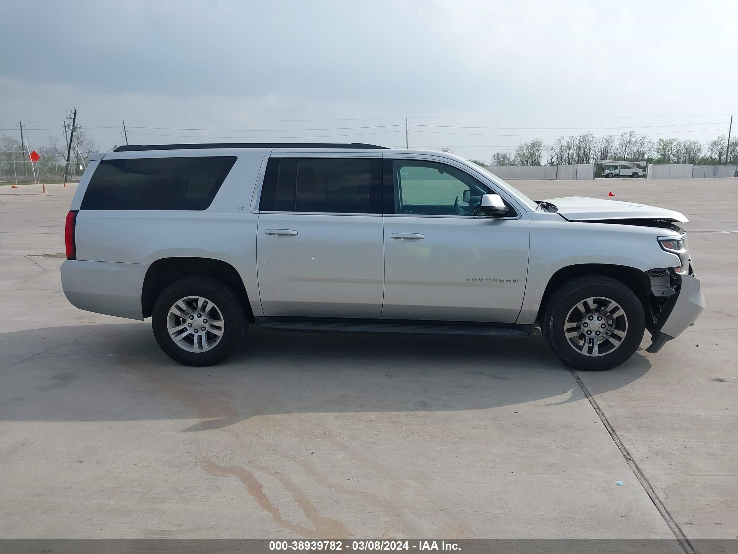 Photo 12 VIN: 1GNSKHKC7KR402404 - CHEVROLET SUBURBAN 