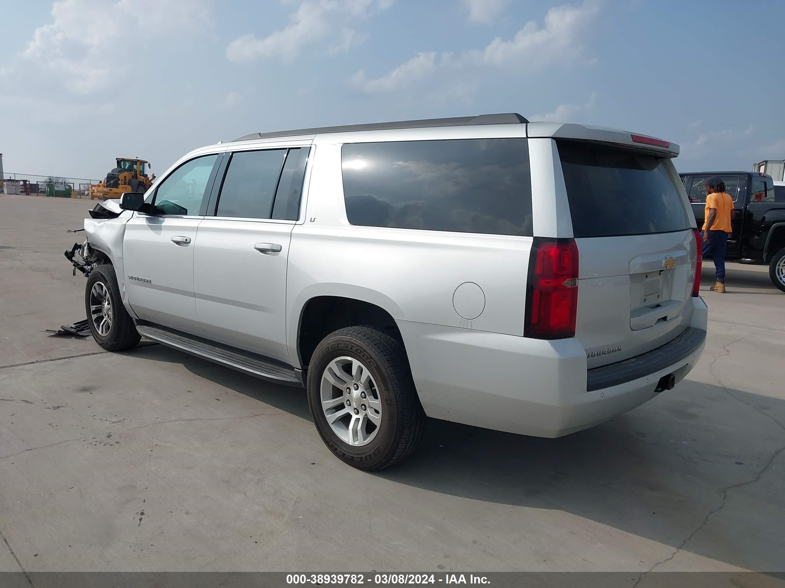 Photo 2 VIN: 1GNSKHKC7KR402404 - CHEVROLET SUBURBAN 