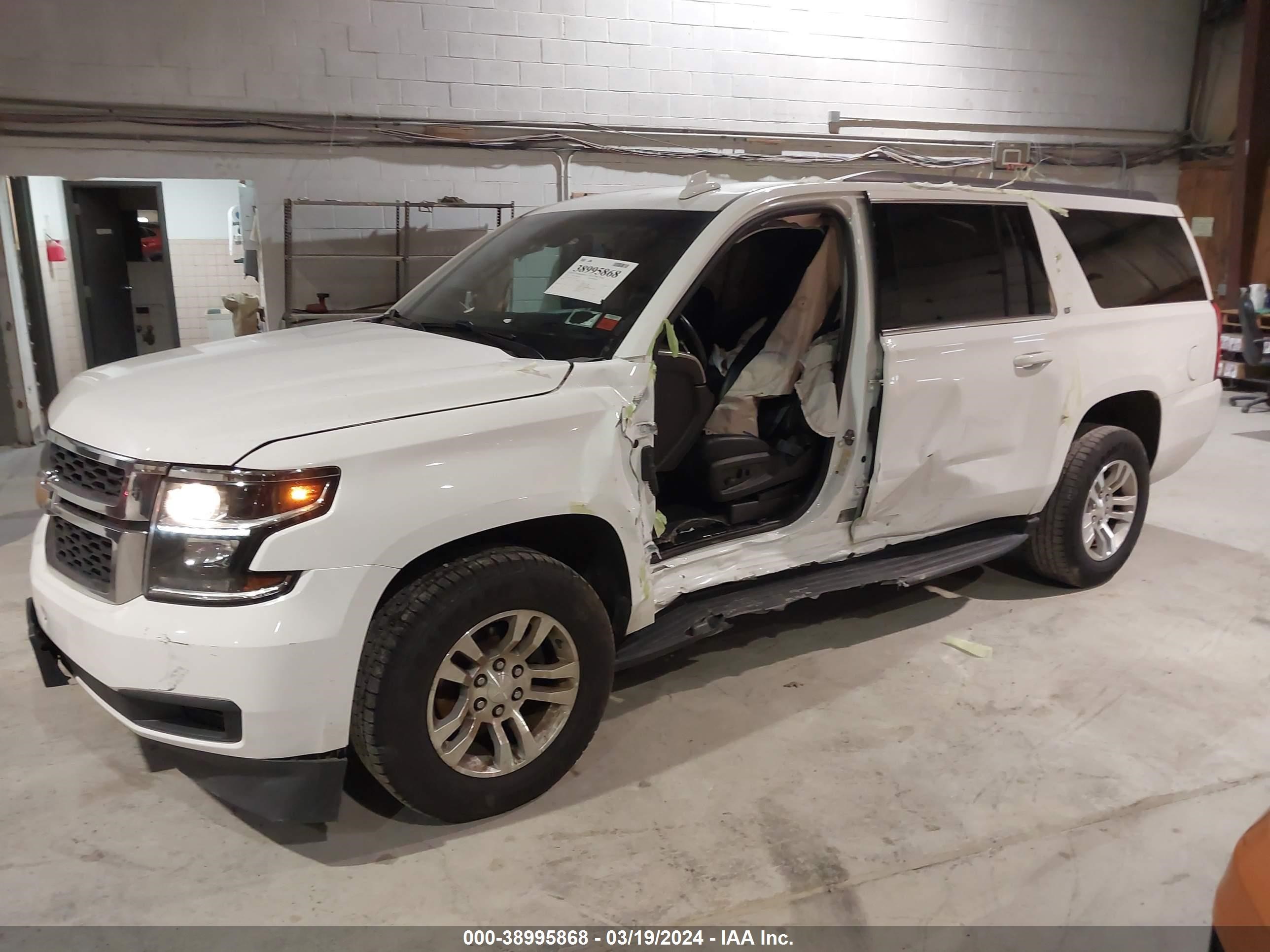 Photo 1 VIN: 1GNSKHKC8KR333657 - CHEVROLET SUBURBAN 