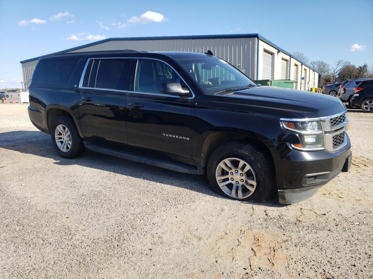 Photo 3 VIN: 1GNSKHKC9JR166420 - CHEVROLET SUBURBAN 