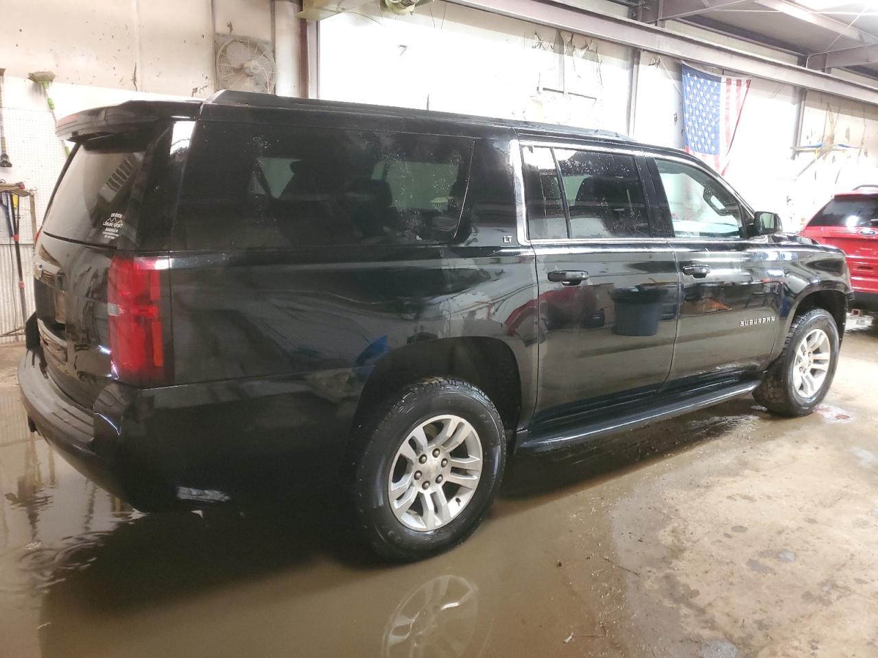 Photo 2 VIN: 1GNSKHKC9KR387369 - CHEVROLET SUBURBAN 