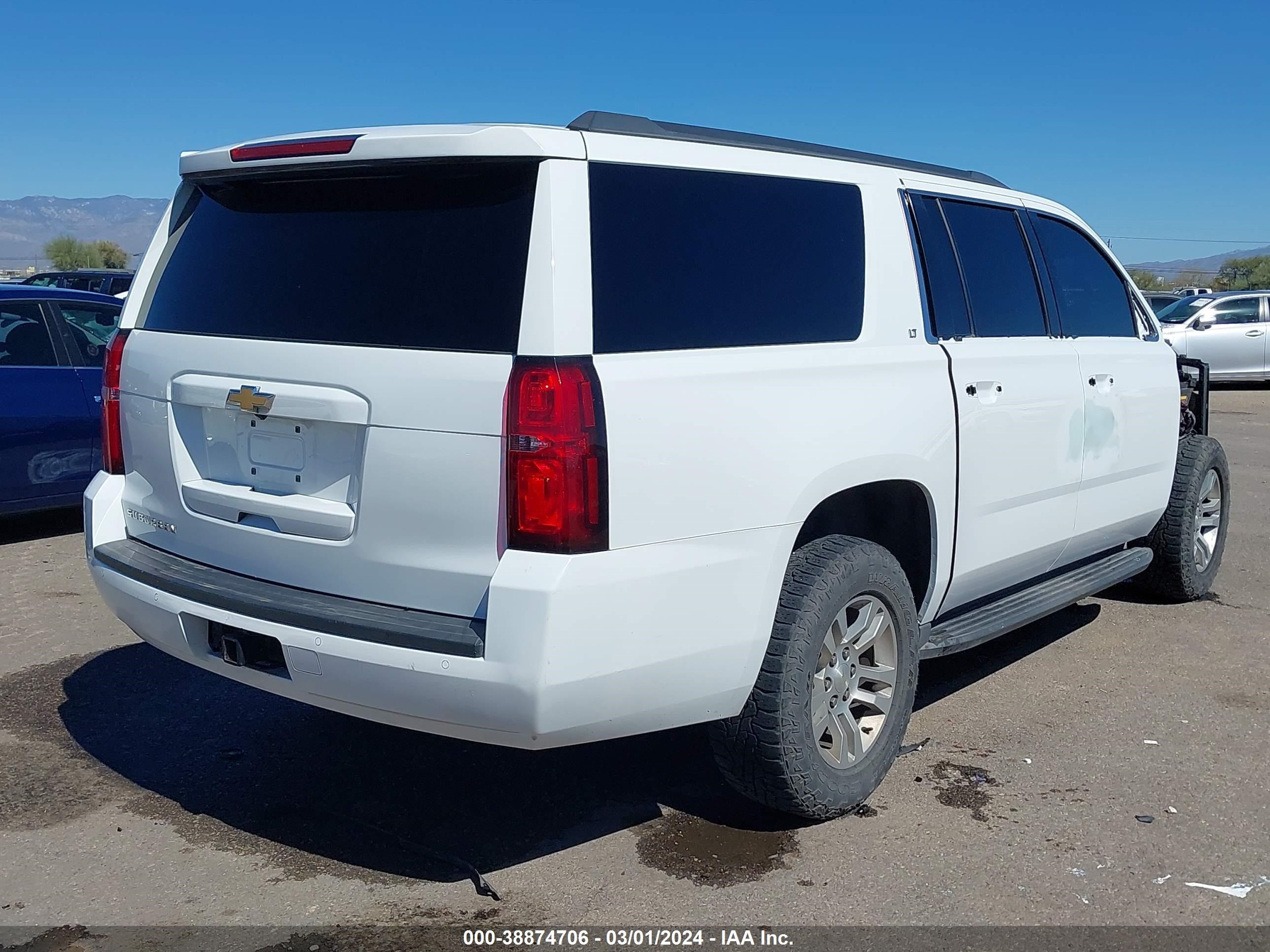 Photo 3 VIN: 1GNSKHKCXGR451359 - CHEVROLET SUBURBAN 