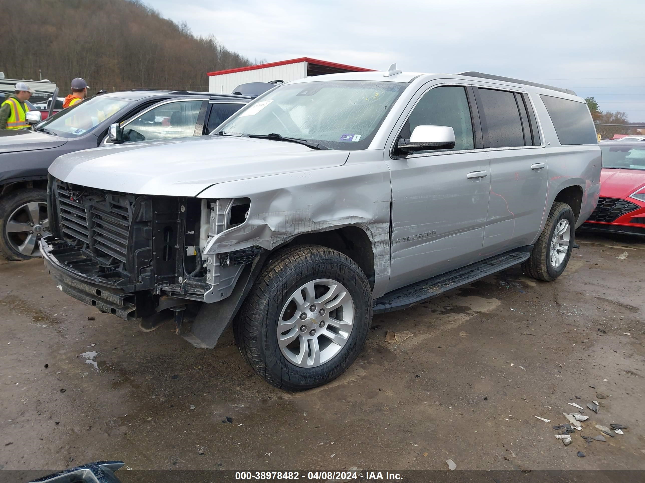 Photo 1 VIN: 1GNSKHKCXJR241772 - CHEVROLET SUBURBAN 