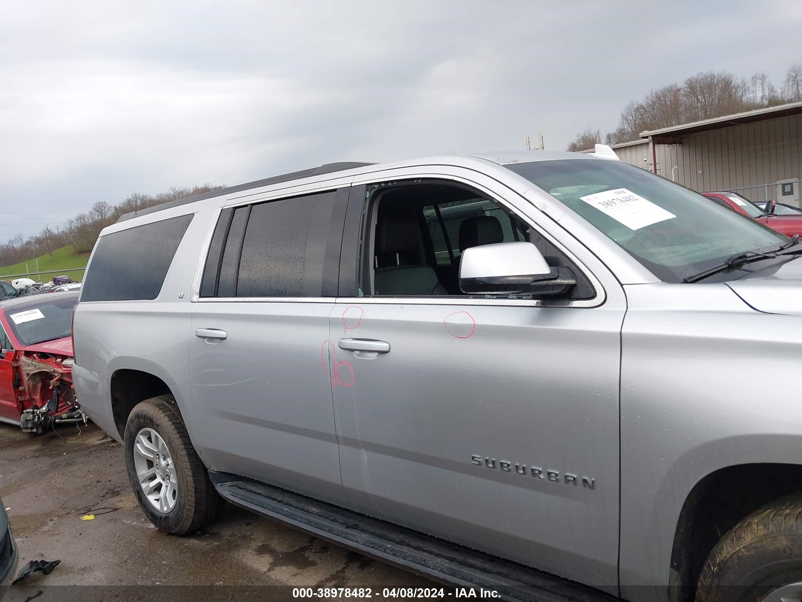 Photo 13 VIN: 1GNSKHKCXJR241772 - CHEVROLET SUBURBAN 