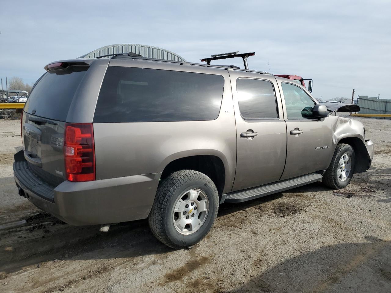 Photo 2 VIN: 1GNSKJE30BR212964 - CHEVROLET SUBURBAN 