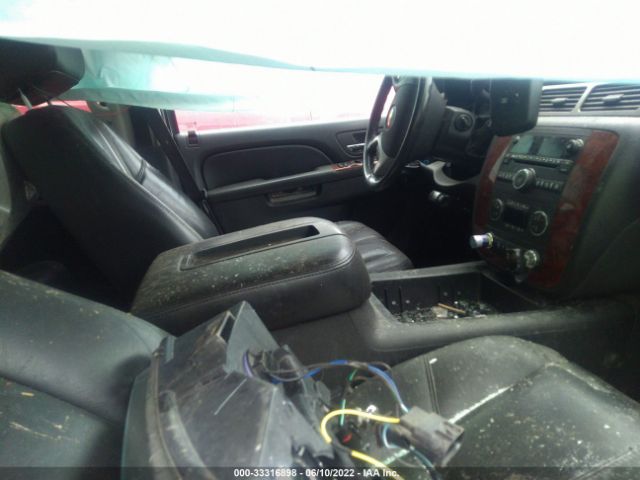 Photo 4 VIN: 1GNSKJE31BR367989 - CHEVROLET SUBURBAN 