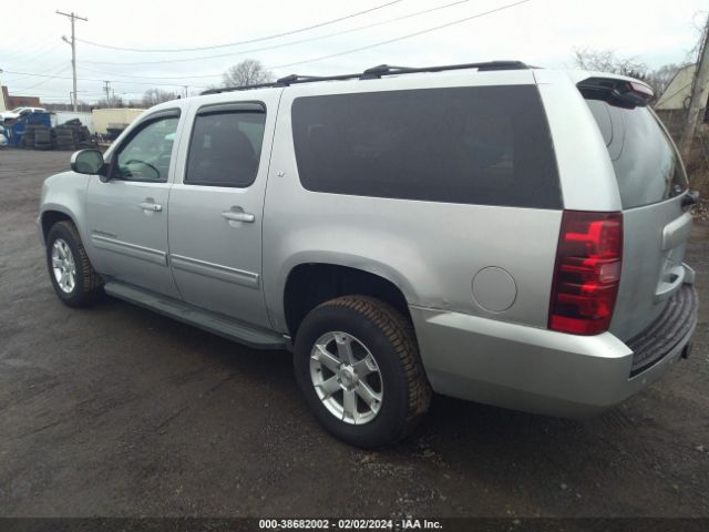 Photo 2 VIN: 1GNSKJE32BR137765 - CHEVROLET SUBURBAN 1500 