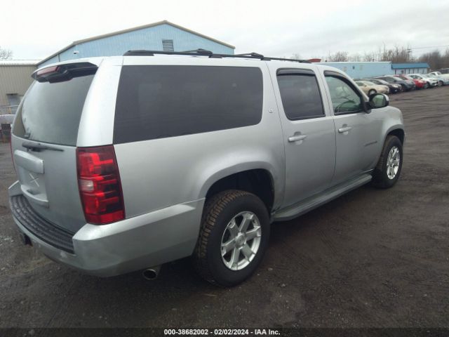 Photo 3 VIN: 1GNSKJE32BR137765 - CHEVROLET SUBURBAN 1500 